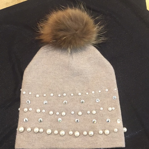 Pompom hats - Picture 5 of 8